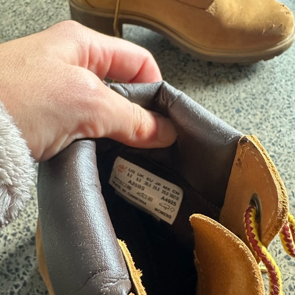 Timberland Brown Lace-Up Winter Boots - Picture 4 of 5